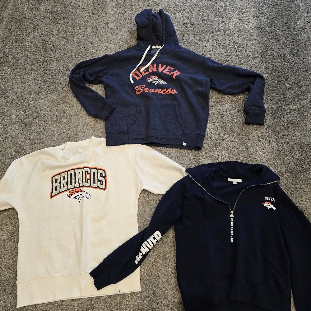 Fanatics Cream Broncos Sweatshirt